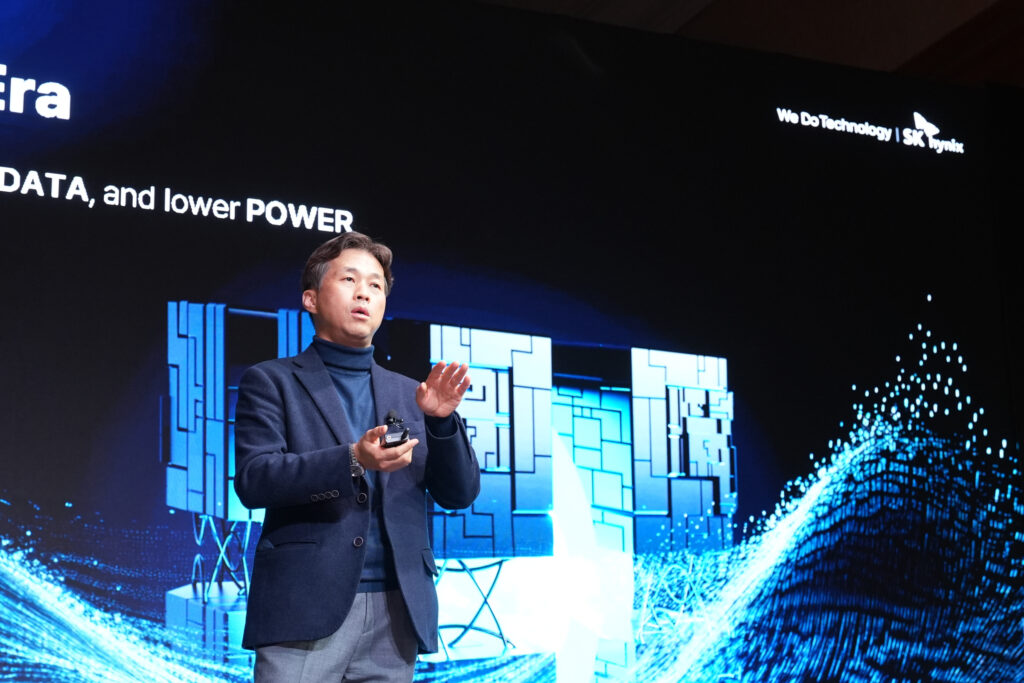 SK海力士社长兼CEO郭鲁正在CES 2024新闻发布会上进行演讲