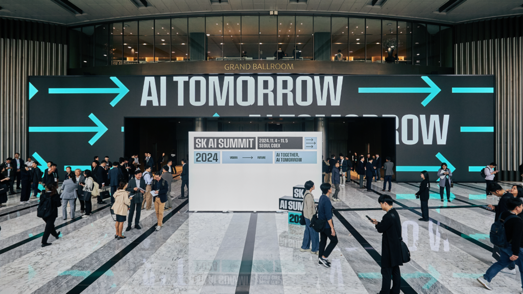 SK海力士于2024年SK AI峰会上正式宣布开发全球最大容量16层堆叠HBM3E