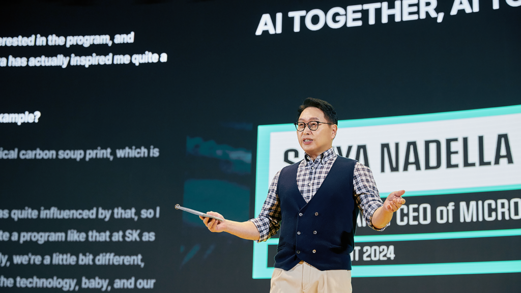 SK集团崔泰源会长为SK AI峰会致开幕辞