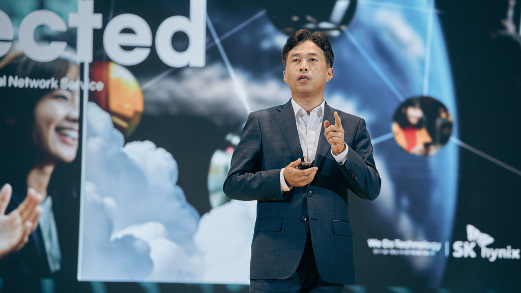 SK海力士代表理事兼社长郭鲁正,在SK AI峰会上发表主题演讲