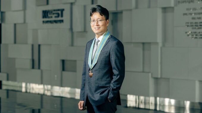 SK海力士都承勇副社长荣获铜塔产业勋章:“以基于AI/DT的智能工厂,提升HBM等制造技术的竞争力”