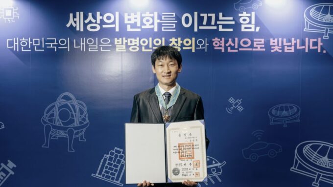 宋清基TL荣庸铜塔产业勋章